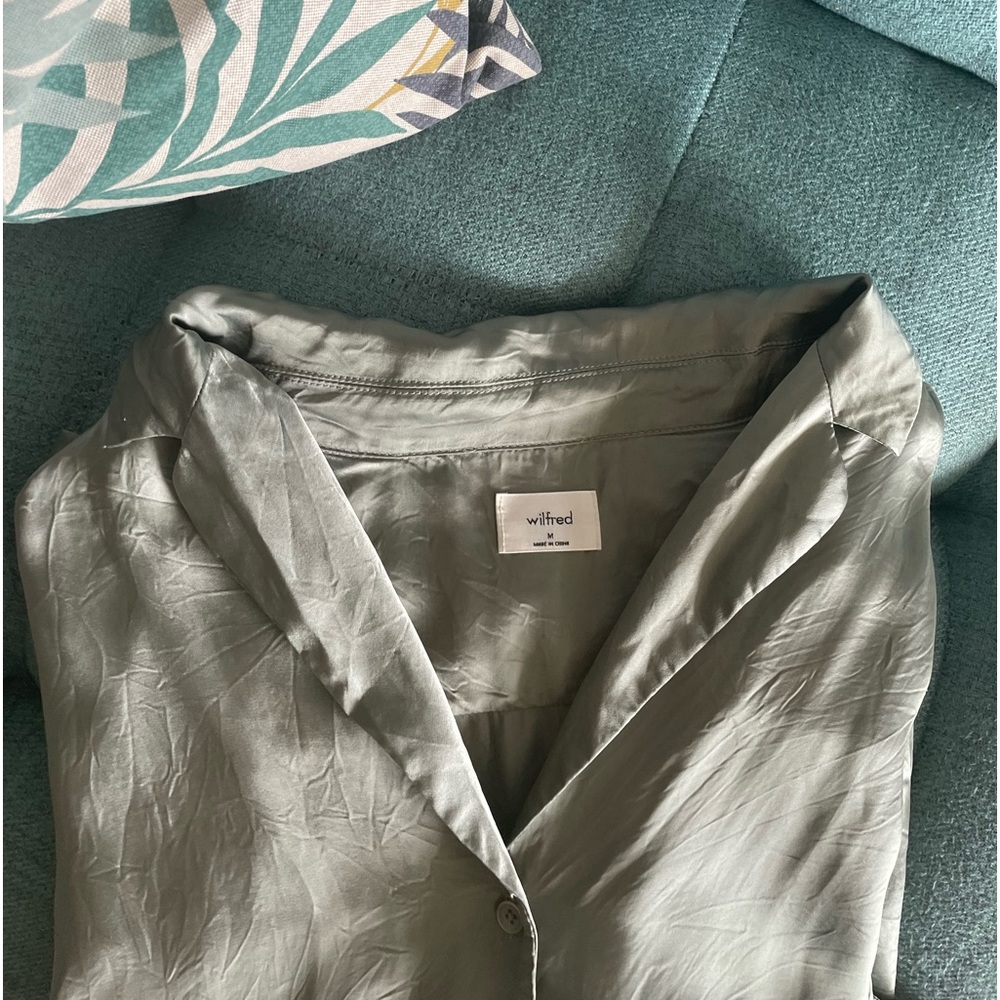 Aritzia Wilfred “Beso” Green Satin Shirt, size M US